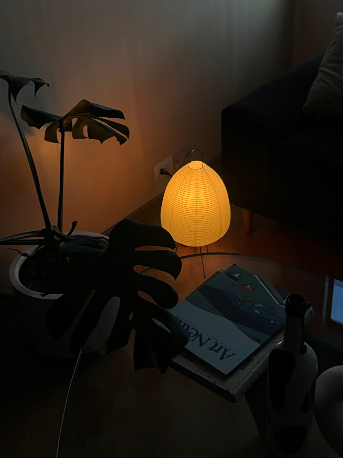 Table de chevet, lampe de chevet, ambiance tamisée, sommeil, lecture, routine du soir