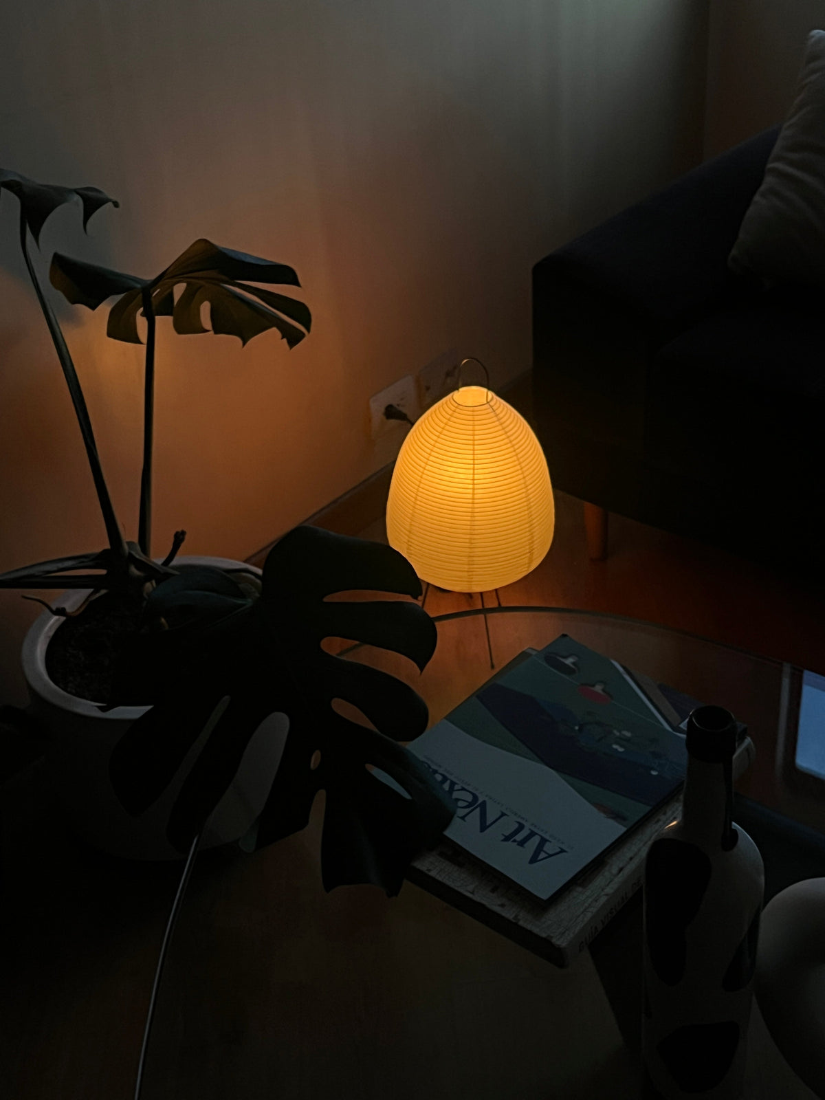 Table de chevet, lampe de chevet, ambiance tamisée, sommeil, lecture, routine du soir