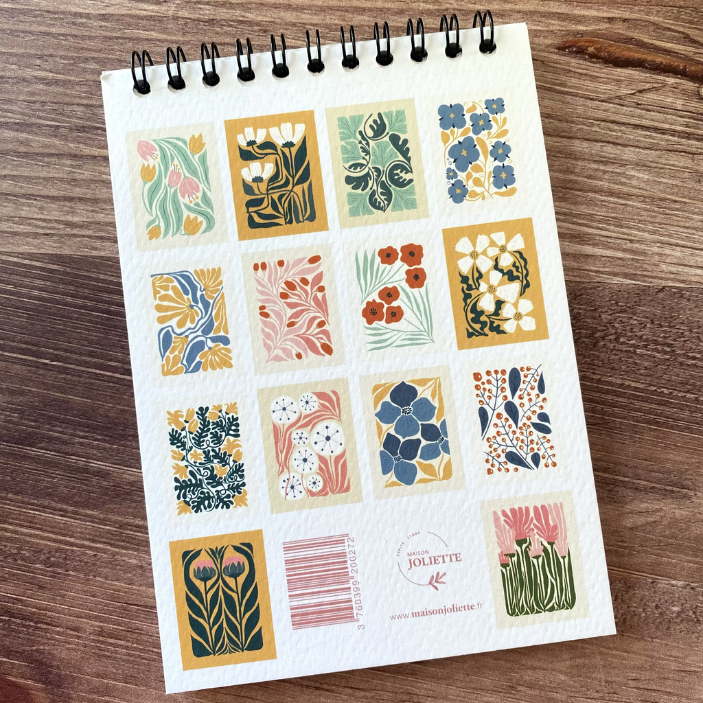 Cahier de coloriage Floral 1 de dos posé sur une table