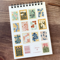Cahier de coloriage Floral 1 de dos posé sur une table