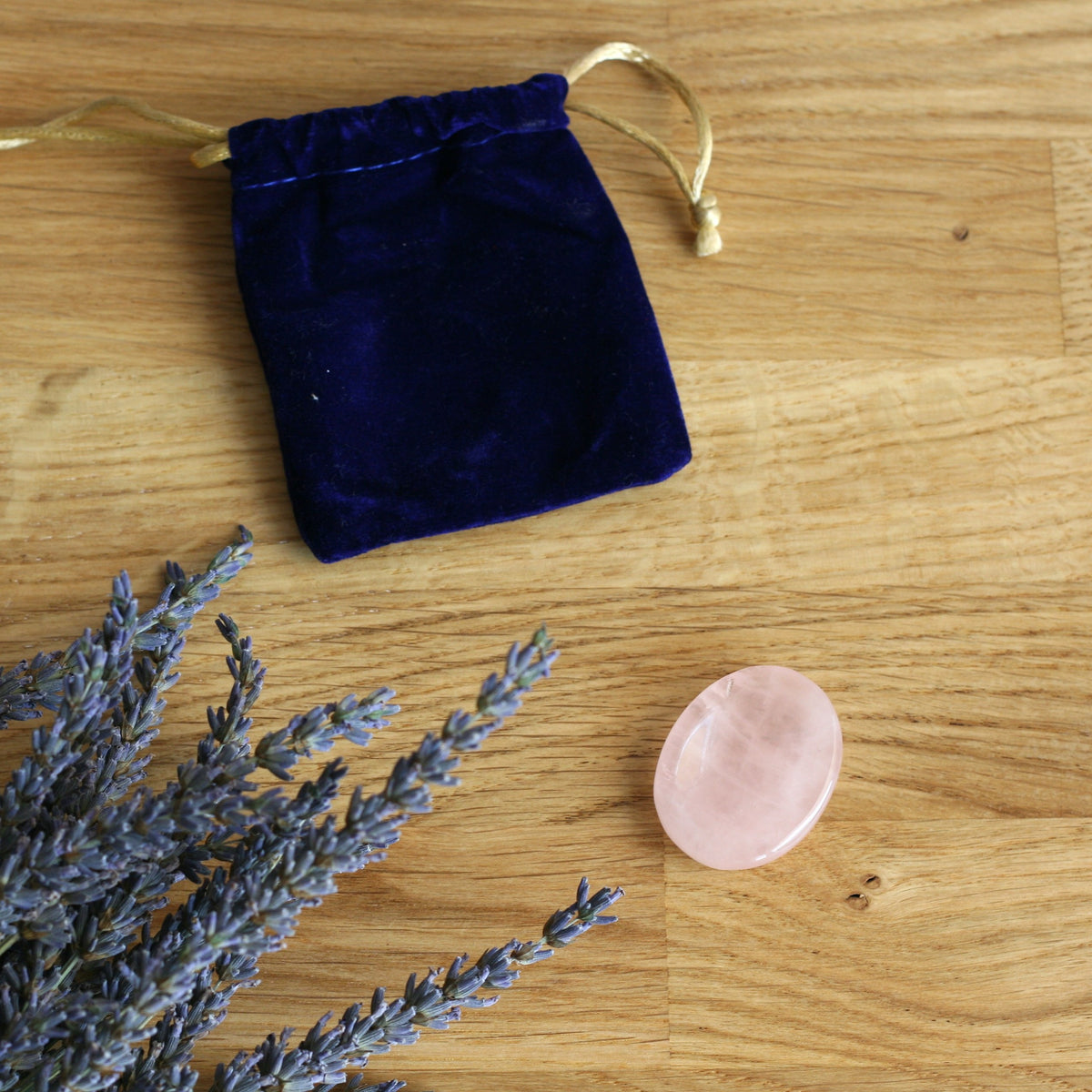 worry stone, quartz rose, galet antistress